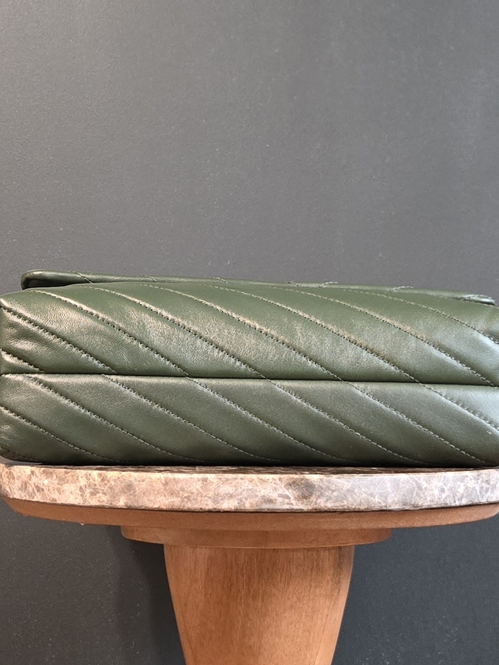 tory burch | kira chevron shoulder bag | lambskin | quilted | green | gold - Picture 3 of 12